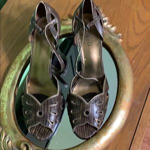 Shoe comfortable shoe